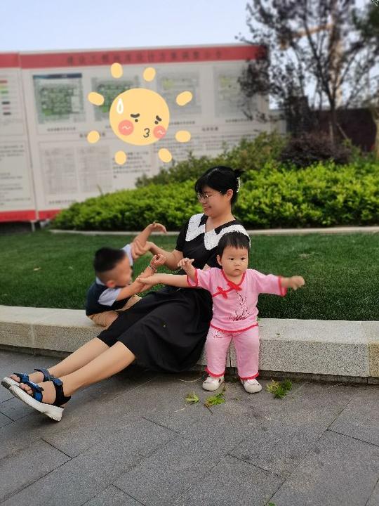 我边带孩子边赚钱的经历分享给你们，全职宝妈一样要有尊严