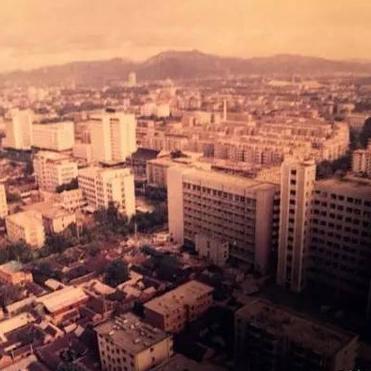 济南市第一中学附近有什么商场