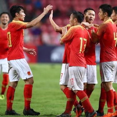 小学足球老师怎么选人