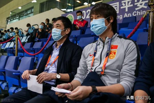 国足主帅新合同细节曝光：李铁工资堪称廉价，足协挺会做生意
