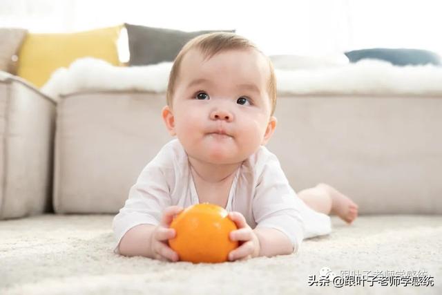 这些亲子游戏来帮助宝宝翻身