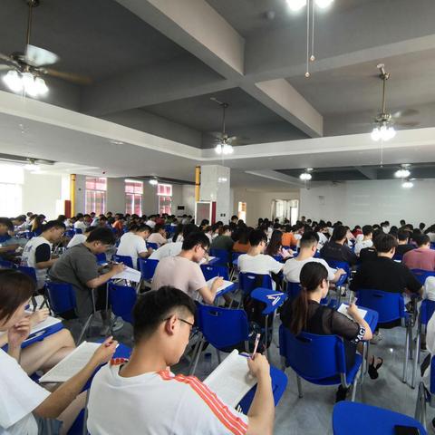 河南高三考生买什么知识点比较全的资料？