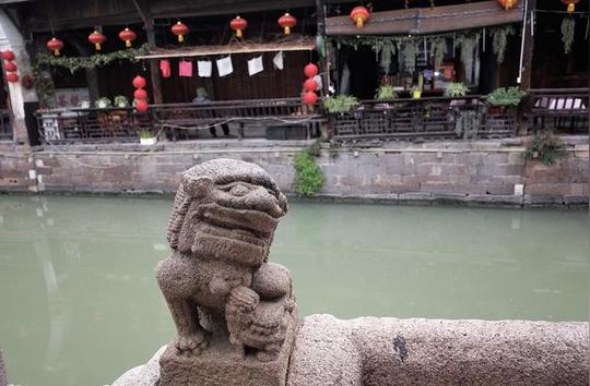杭州自驾60分钟，私藏着1200年冷门古镇，难得的静谧之地