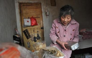 “一毛奶奶”程应清：卖20年小吃不涨价，邓超陈赫鹿晗也来打卡