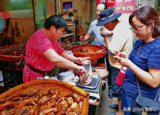 10平方卤菜店，每天卖300多斤卤味收入10000多，内江阿姨的老字号
