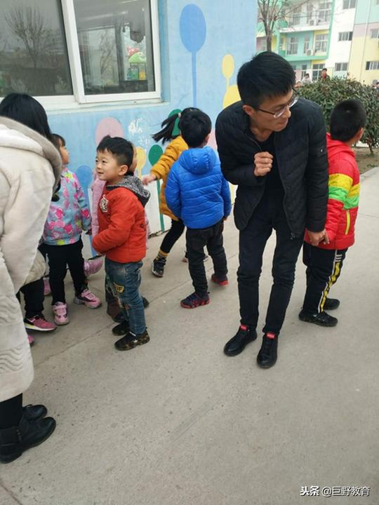 安全意识从小抓起！巨野县开发区中心幼儿园开展防拐骗安全演练活动