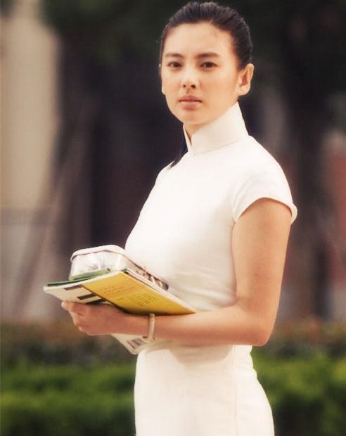 15岁被星爷发掘，出演袁老师爆红，《鬼吹灯》让张雨绮焕发第二春