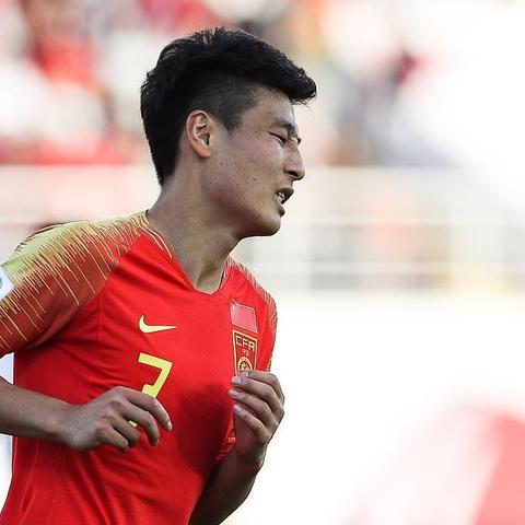 足球射门怎么瞄准方向