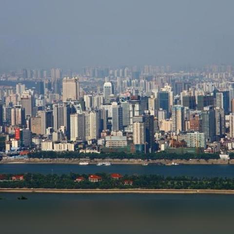 长沙跟武汉都隔着哪些地方？