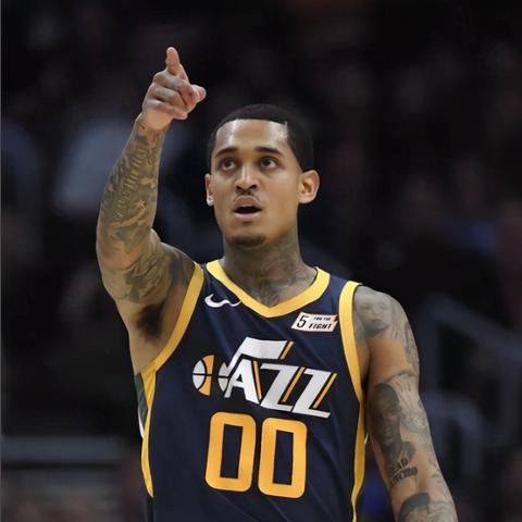 伊朗足球运动员歧视亚裔的长尾关键词有什么