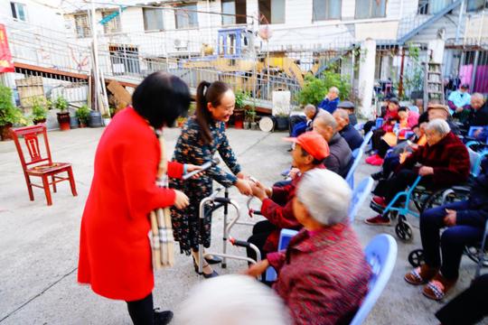 襄阳市创业协会组织“关爱老人康养生命”慰问活动