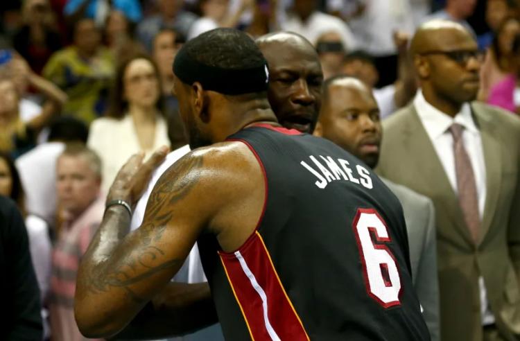 NBA前十排名球星排行榜揭秘：詹姆斯强势领衔，乔丹依旧霸榜！