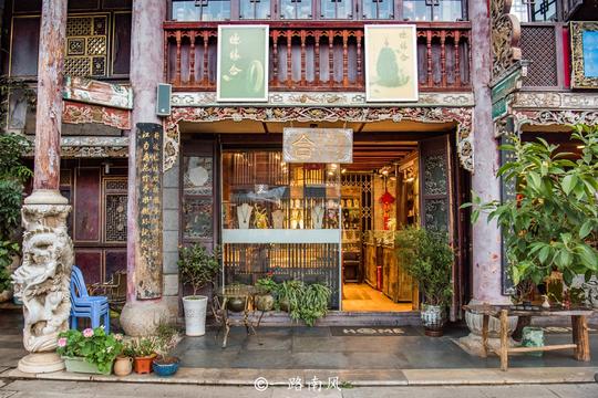 昆明三个冷门景点，石屏会馆古色古香，南强街巷像“火车集市”