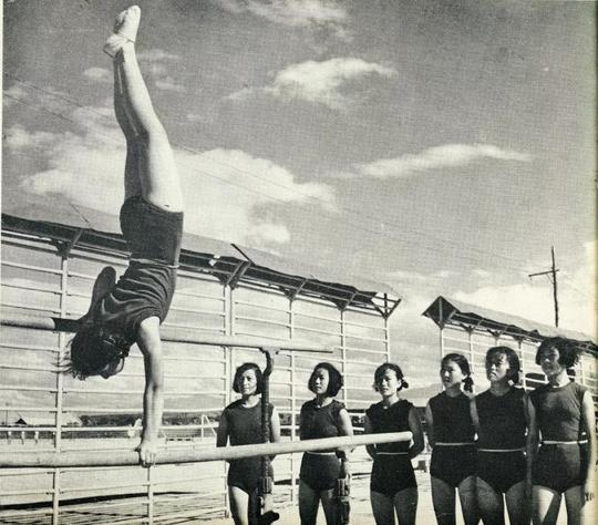 "绝密"老照片揭秘:上个世纪50年代,运动会上都流行些啥？意料之外