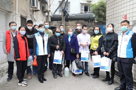 盲人按摩师要复工缺少口罩消毒酒精青田爱心大妈帮解决