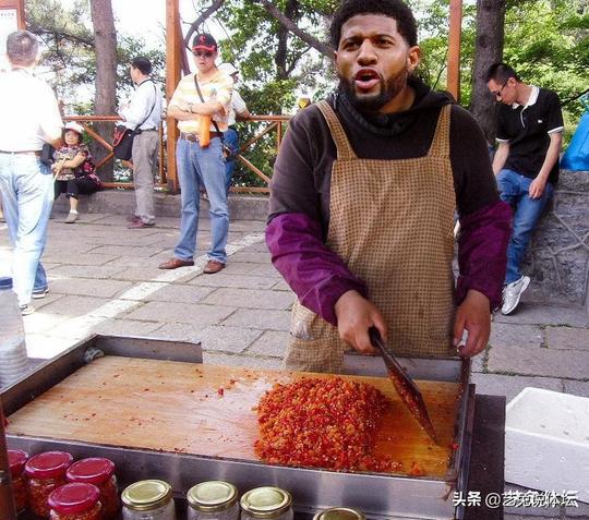 nba版摆摊火了，摊煎饼的詹姆斯、贴膜的杜兰特、库里最真实