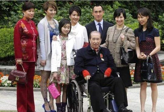 澳门赌王何鸿燊逝世，享年98岁，5000亿家产怎么分？