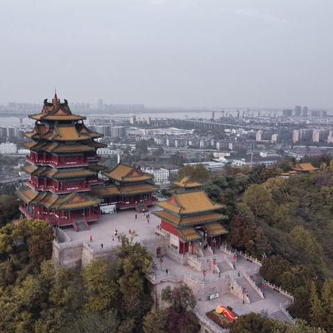 黄鹤楼在武汉的什么地方？