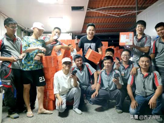 家世好、出身好！惠州这个靓妹还工作到凌晨3点
