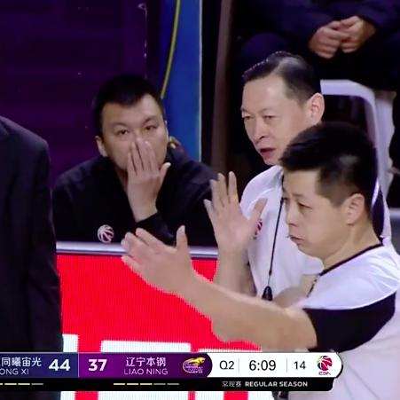 足球运动员飞踢裁判的长尾关键词有什么