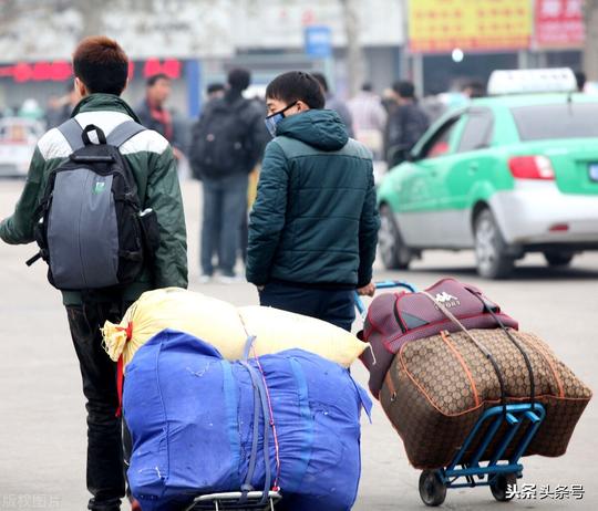 打工挣钱越来越难，用工市场陷入“内卷”，企业招工难谁之过？