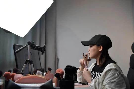 如何打造个人ip商业模式？短视频+直播达到低成本引流和变现