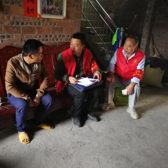 【南媒记者脱贫攻坚蹲点采访人物特写】他们身份不同，目标却相同，来看看上平寨村驻村干部扶贫那些事儿