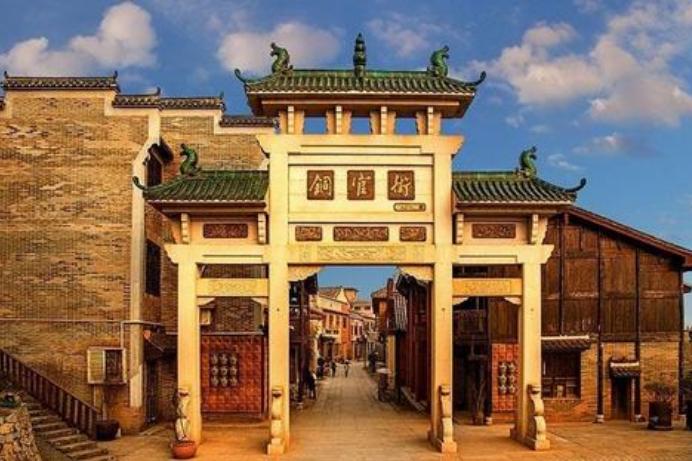 美食店有什么项目（开家特色小吃店选什么样的项目投资少）
