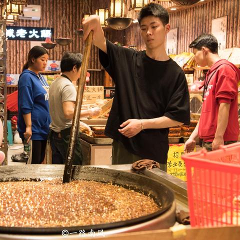 成都市夜不收地摊火锅的长尾关键词有哪些