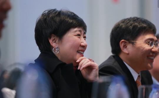 曾是内地最富情侣，借15万创业打造一个2500亿帝国，今无后人继承