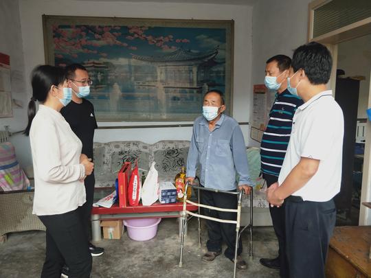 故城县卫健局、计生协和人寿保险公司联合慰问计生特殊家庭