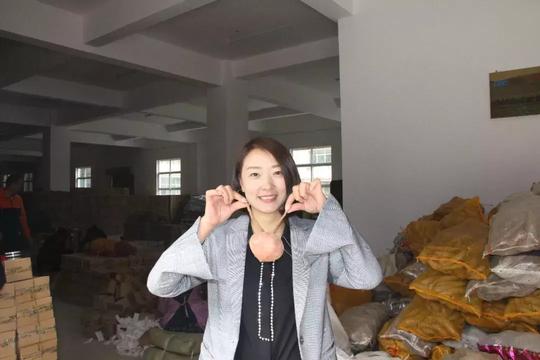 红薯小妹助力脱贫攻坚，农副产品“触电”走出大山