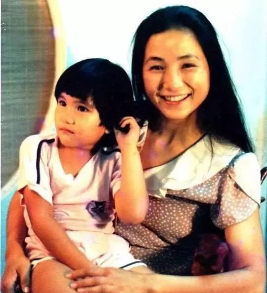 一代影后，8次怀孕4次流产，惨遭抛弃，如今73岁活出最美人生……