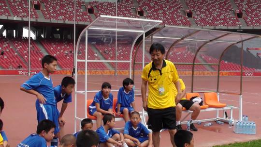 一位农村小学校长的足球梦：让“雄鹰”从康西草原飞进鸟巢