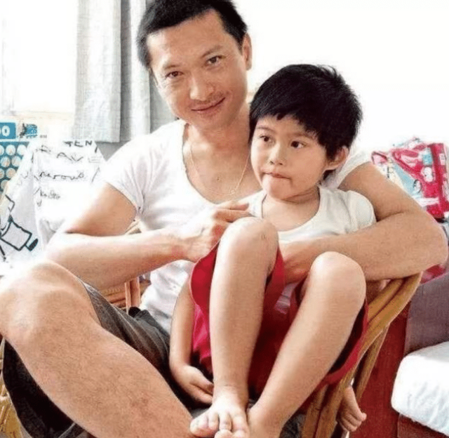 小孩子不会上厕所怎么教