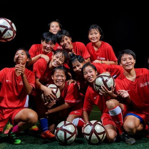 贫困出生的足球运动员的长尾关键词有什么