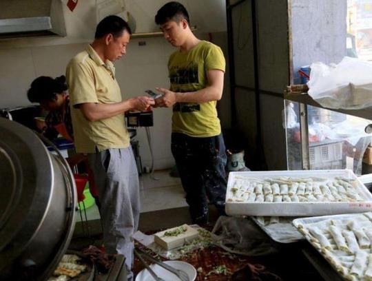 在外打工不顺心，农民回家做什么好？有2个小生意可试试，有前途