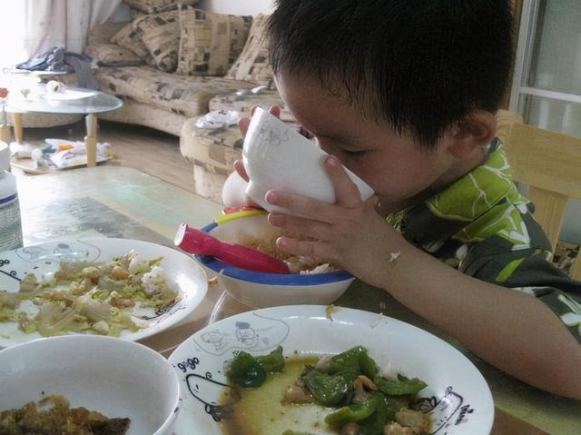 孩子10岁前不宜吃的食物