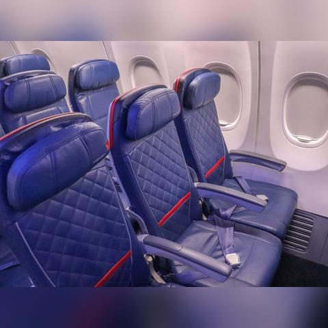 达美航空盘中异动 急速上涨5.04%