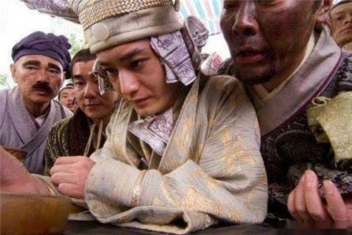 梦见自己变成龙在水里