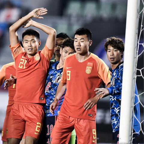 日本人气最高的足球运动员的长尾关键词有什么