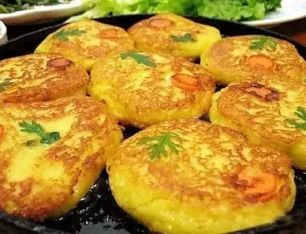 洋芋粑是什么美食（洋芋和灰面怎么做才好吃）