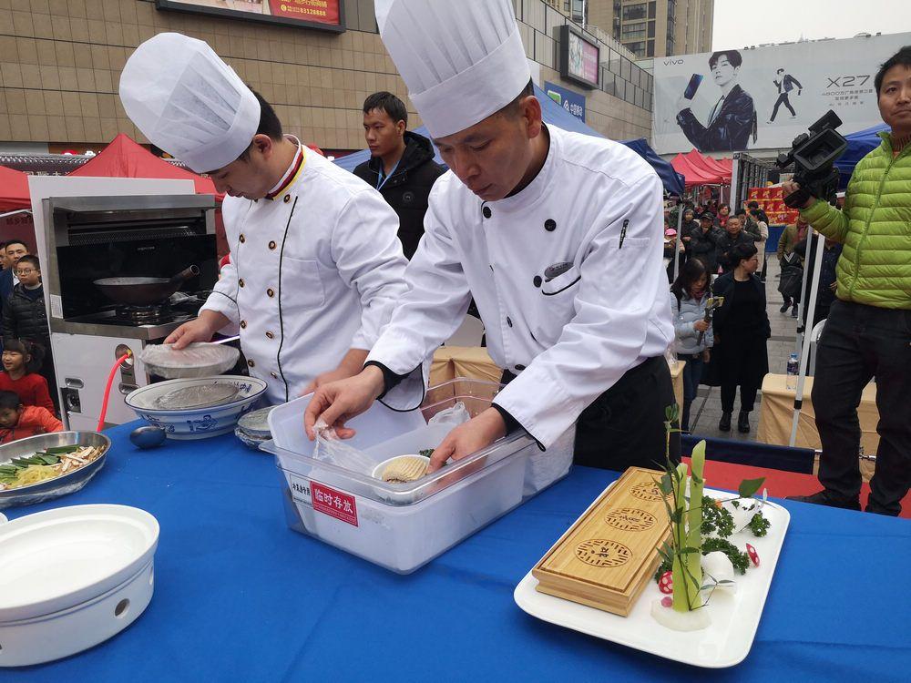 鹿山广场有什么美食（甘肃有哪些旅游景点）