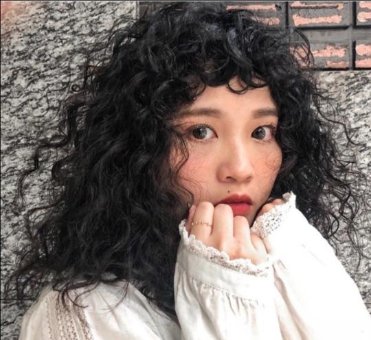 非常适合发量少女生的短发泡面卷发型，可温柔可复古可甜美可萝莉