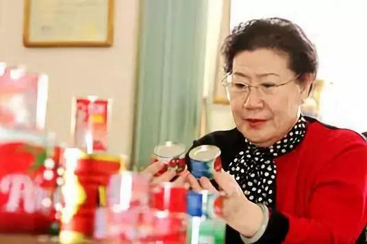 55岁大妈退休后创业，把小作坊做成市值200亿企业