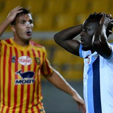 足球犯规咬人游戏怎么玩