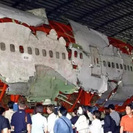 华航611事件(华航航空611号班机坠毁事件) 华航611事件(华航航空611号班机坠毁事件)