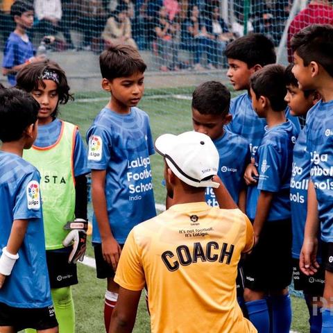 怎么支持足球俱乐部比赛