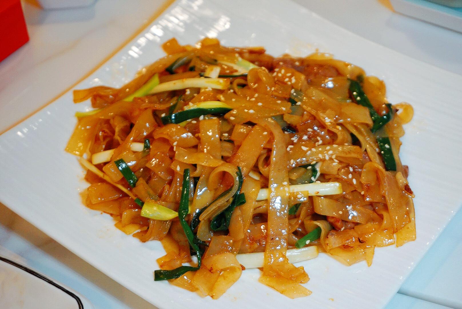 牛河是什么美食（牛河粉是什么做的）