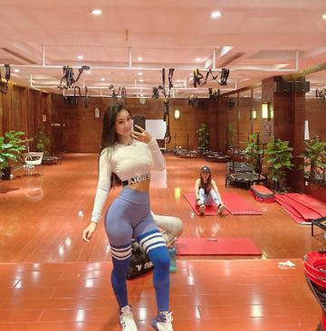 美女健身翘臀肌肉性感gif动图